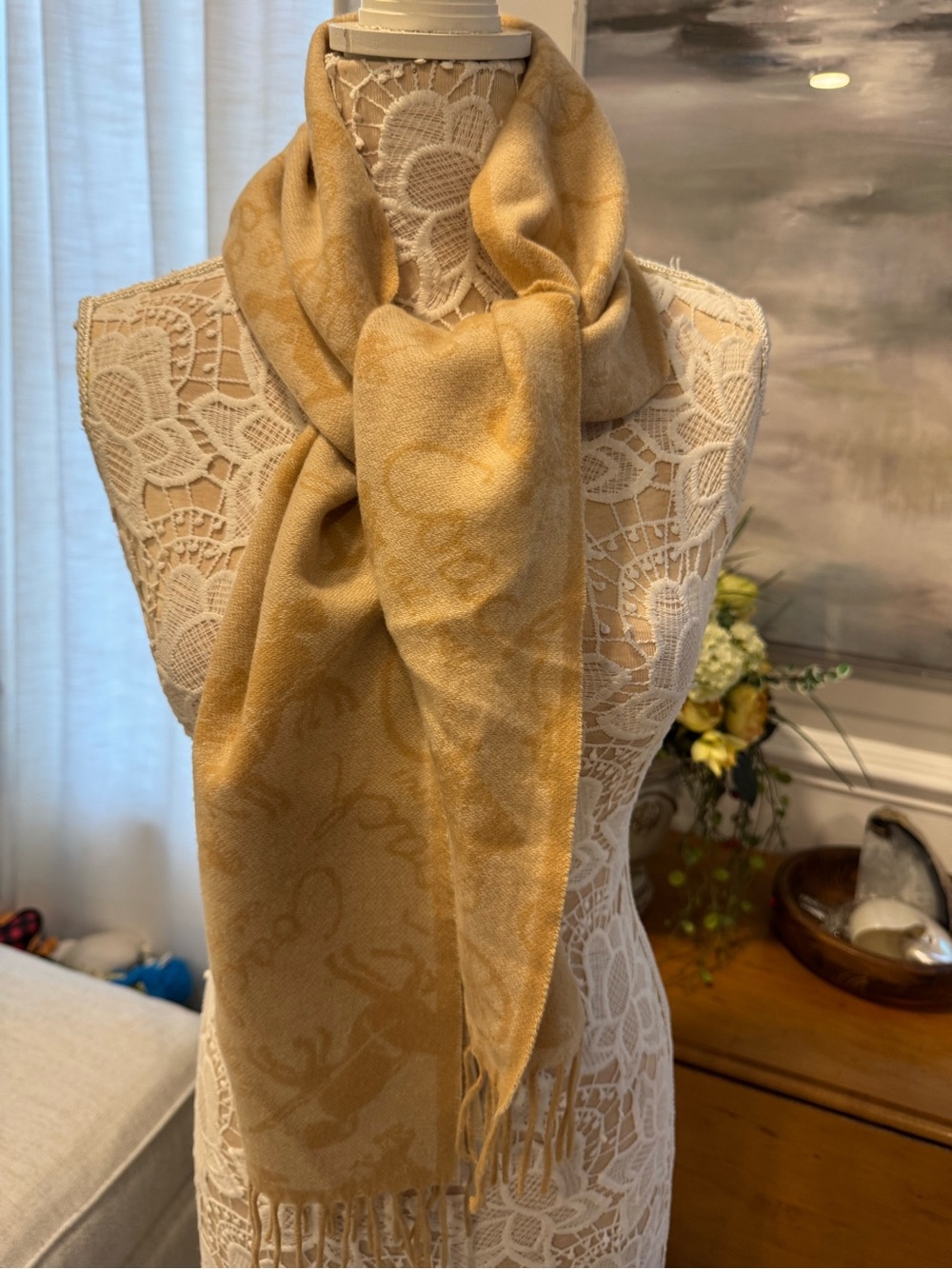 Classic Coach wool 90% cashmere 10% scarf. Perfect new condition